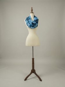 Khăn lụa tơ tằm nhuộm loang "Sắc Lam Của Mây Trời Và Biển Cả"