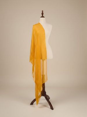 Khăn choàng lụa Thu màu vàng rực rỡ