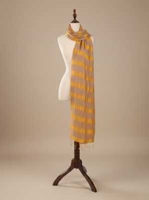 Khăn Lụa Đũi Hổ Phách và Khói Trầm