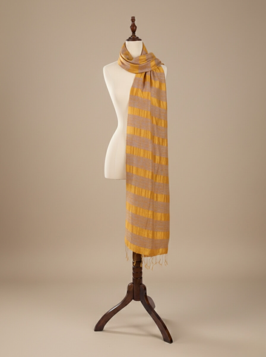 Khăn Lụa Đũi Hổ Phách và Khói Trầm