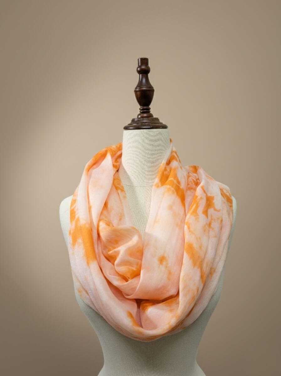 khăn lụa tơ tằm Mây Cam với kỹ thuật nhuộm loang thủ công