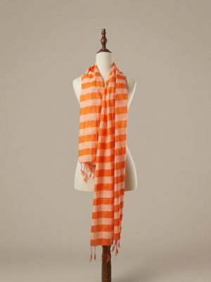 Khăn Lụa Tơ Tằm Trà Cam - Chút Ngọt Ngào Từ Đôi Tay Người Thợ Dệt