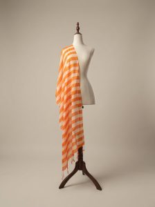 Khăn Lụa Tơ Tằm Trà Cam - Chút Ngọt Ngào Từ Đôi Tay Người Thợ Dệt