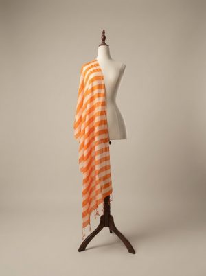 Khăn Lụa Tơ Tằm Trà Cam - Chút Ngọt Ngào Từ Đôi Tay Người Thợ Dệt