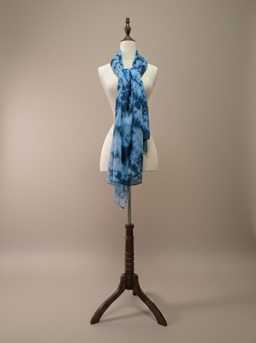 Khăn lụa tơ tằm Vân Sắc Lam Hải - món quà tặng sang trọng và tinh tế.