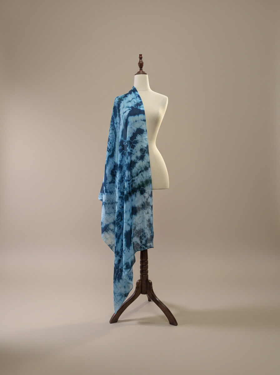 Khăn lụa Vân Sắc Lam Hải nhuộm loang thủ công độc bản bởi Luata Silk.