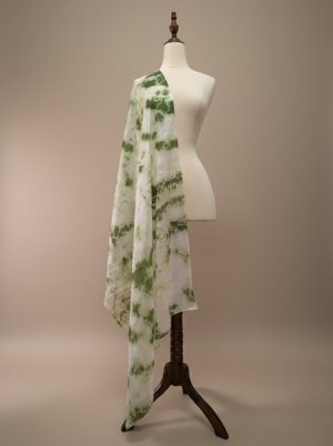 Độ rủ mềm mại của Rêu Đá - Khăn lụa tơ tằm 100% tự nhiên từ Luata Silk