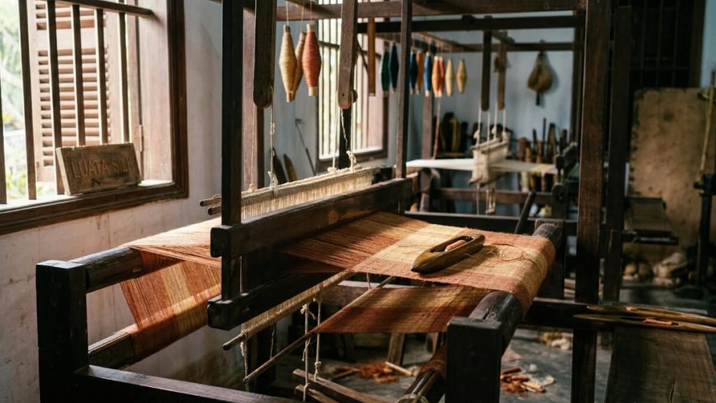 Khăn choàng lụa dệt thủ công