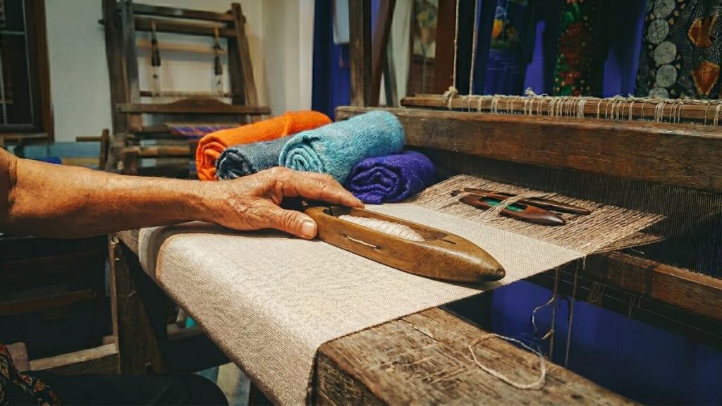 Khăn Lụa Đũi Dệt Thủ Công | Nét Thô Mộc Từ Đôi Bàn Tay