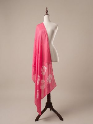 Khăn Choàng Lụa Tơ Tằm Hồng Liên nhuộm loang vân thủ công Luata Silk