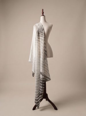 Khăn choàng lụa tơ tằm Huyền Sương nhuộm loang thủ công mộc mạc tại Luata Silk